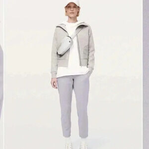 Lululemon  On the Fly 7/8 Pant 27"
Silverscreen 4